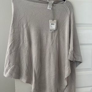 Barefoot Dreams fog grey poncho. One size. Brand new with tags.